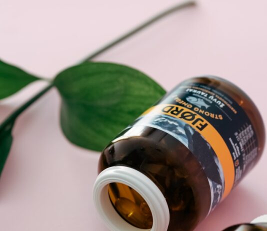 정신 건강에 좋은 음식과 운동의 상관관계 a close up of a bottle of pills next to a plant