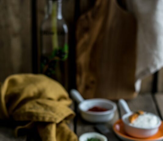 제철 음식을 활용한 건강식 레시피 root crop food on plate