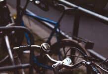 암 예방을 위한 운동: 암의 위험을 줄이는 신체 활동 close up photography of bicycles