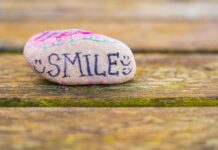 새해를 맞이하는 마음가짐: 긍정적 변화의 시작 white and purple heart shaped stone