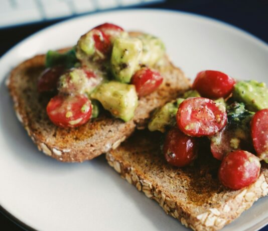 규칙적인 운동과 식단으로 장기적인 건강 관리하기 bread with tomato and green vegetable on white ceramic plate