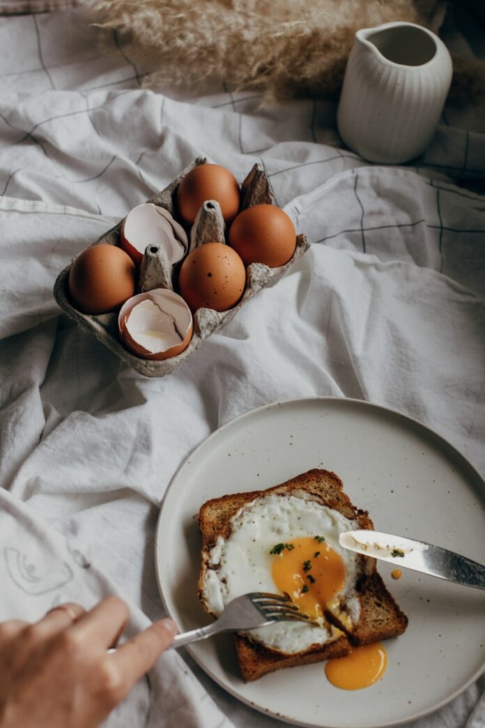 Photo by Priscilla Du Preez 🇨🇦 brown eggs on white ceramic plate