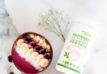 20대 남성, 건강에 눈뜨다…단백질·탈모·자기관리 루틴까지 a couple of bowls of food on a table