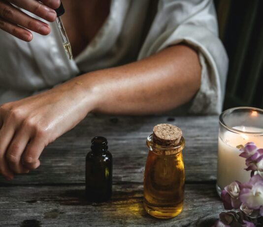 대체요법, 현대인의 건강을 위한 새로운 선택지로 주목받다 votive candle