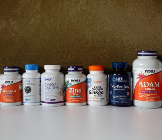 영양 & 보충제 트렌드, “개인 맞춤형 솔루션”이 대세 a row of bottles of different types of vitamins