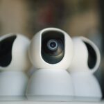 일상 속으로 스며드는 AI 건강 관리…똑똑하게 건강 챙기는 실천법 A close up of a camera on top of a table