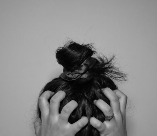 “스트레스, 일상 속 작은 변화로 다스린다” a woman covering her face with her hands