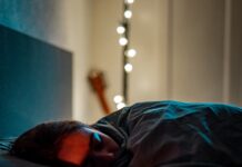 ‘저속노화’의 비밀을 풀다: 건강한 삶을 위한 실천 가이드 a person sleeping on a bed with some candles